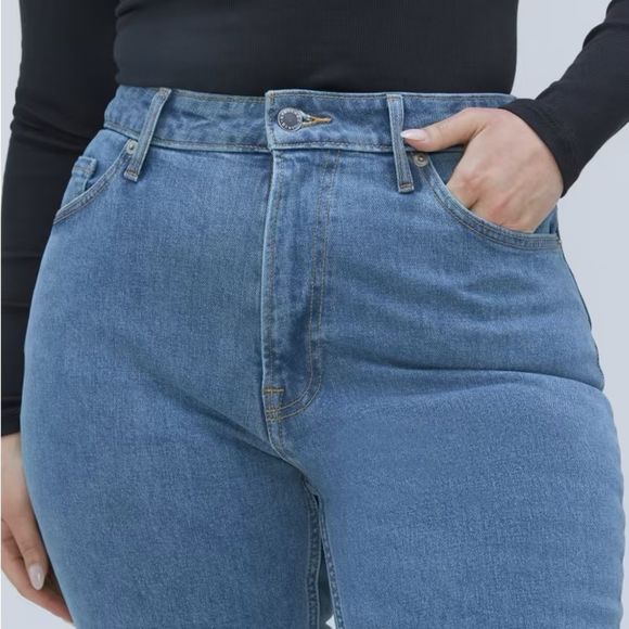 EVERLANE CURVY CHEEKY JEAN. SIZE 28 - Picture 3 of 9